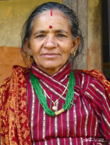 Alte Frau am Sarangkot bei Pokhara
