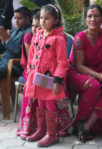 Maedchen auf Hochzeit Kathmandu